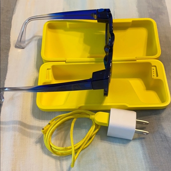 First generation Snapchat Spectacles - Picture 4 of 4